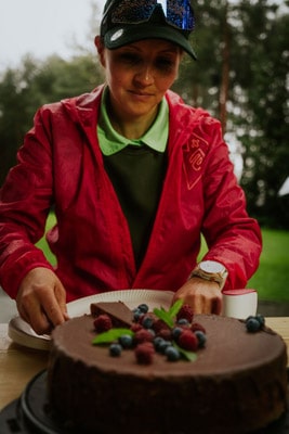 Kaffee und Kuchen zum Start - mit Andrea Ruckendorfer (TVB Lech Zürs)