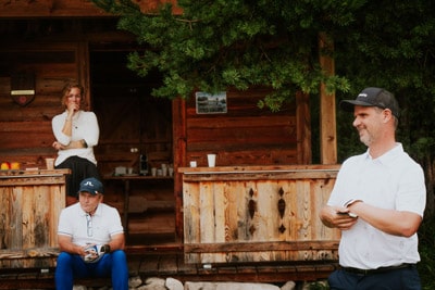 Halfway-Jause - mit Katharina Gerber (Gerber Hotels), Hermann Huber (Bürgermeister Galtür) und Michael Zangerl (TVB Ischgl) (rechts)