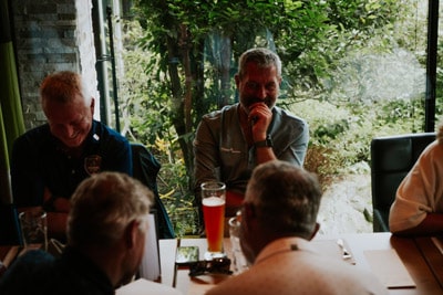 Gemeinsames Essen zum Abschluss - Werner Flunger (TVB St. Anton) (links) und Peter Mall (TVB St. Anton) (rechts)